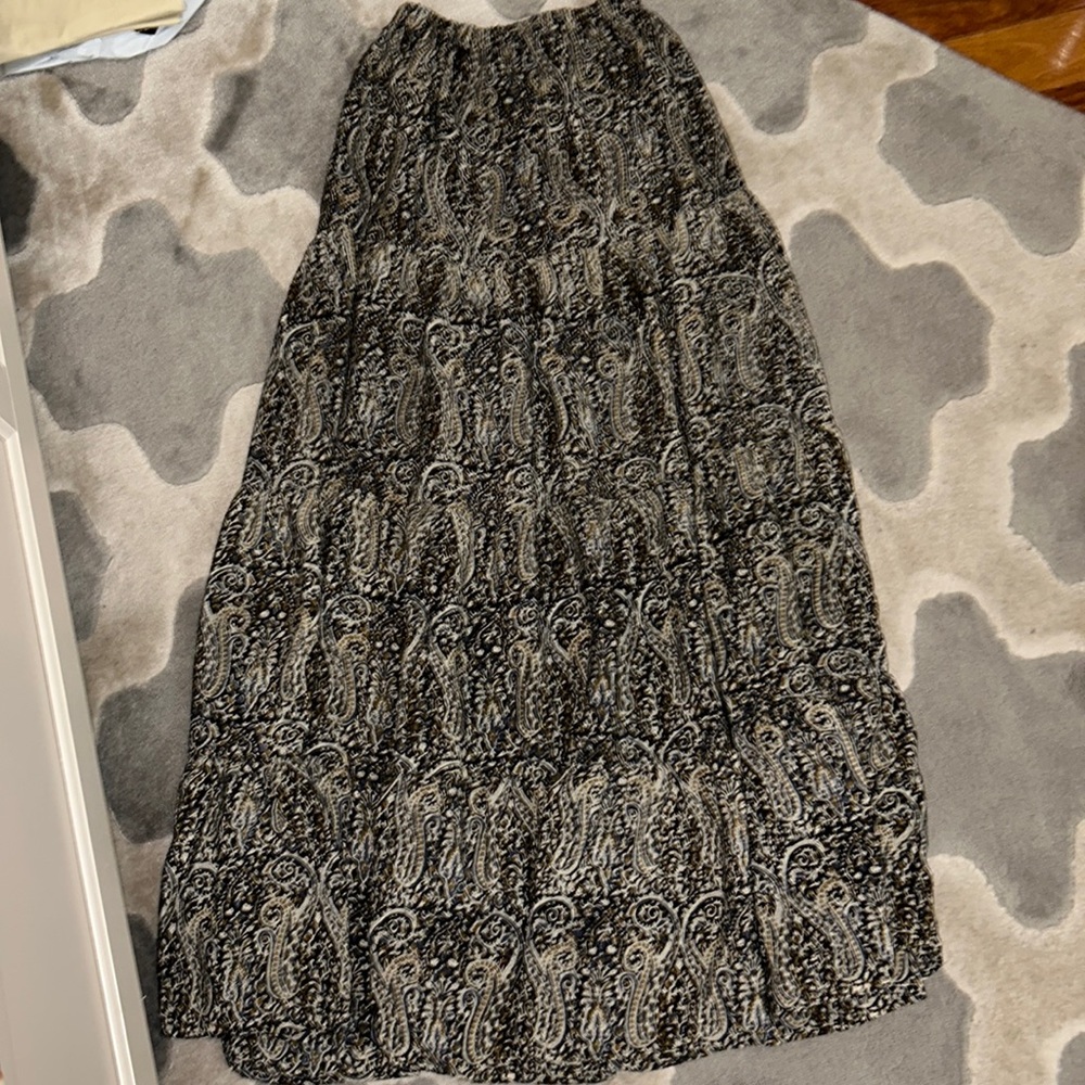 Medium Tolani maxi skirt! Worn once! Very cute and comfy
